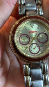 Đồng hồ nam nữ WILSON QUARTZ size 35mm chạy full 6kim 1 cốt  hai lịch kim 24h  mặt vàng niềng nâu  đáy xoáy chống nước 100m dây thép đúc không gỉ khung máy và dây đeo có vết mòn theo thời gian dây dài 18cm