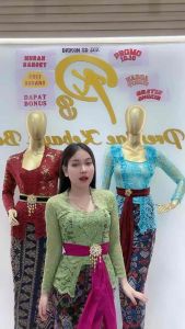Kebaya Sofia Jumbo Full Strait