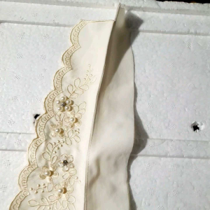 Cổ cáo sơ mi màu kem