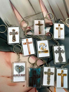 Gantungan Kunci Logo Salib: Aksesoris Unik untuk Wanita & Pria