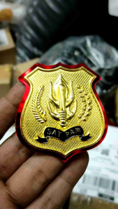 pin kewenangan satoam besar gold mika magnet
