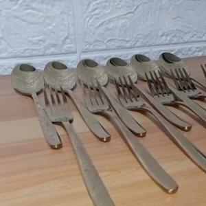 SET FOR 6 PAIRS GOLD DINNER SPOON AND FORK / 7.5 INCHES LONG / STAINLESSNESS STEEL