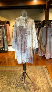 Aura Tunik by Dian Pelangi: Limited Edition Blouse untuk Wanita Hijaber