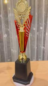 ถ้วยรางวัลฉลุเปลี่ยนหัวตามกีฬาได้มีสองสี (ทําป้าข้อความฟรีทักมานะครับ)