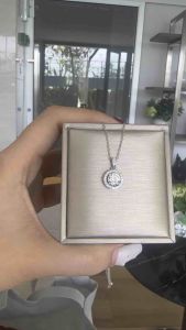 Reraya สร้อยคอฝังเพชรโมอีส 1 กะรัต ทรงกลม เงินแท้ ชุบทองคำขาว-D37