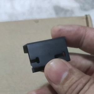 Q1 ZST Metal throw windows black