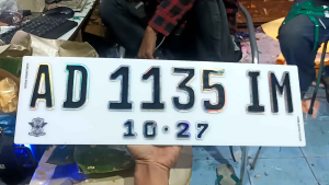 Plat Mobil Timbul Akrilik Hologram