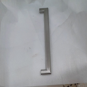 มือจับประตู/มือจับประตู  สเตนเลส สตีล HAFELE  รุ่น PE-LD ขนาด 340 x45 มม. ขาย1125 บาท/มือจับประตู  สเตนเลสขนาด340มม.วัสดุ304