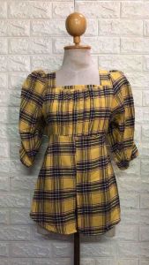 เสื้อญาญ่า แขนสั้น ลายสก็อต คอเหลี่ยม จีบอก ผ่าหน้า ผ้ายับ