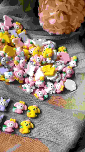 50 pcs Bahan clay sanrio pegang buah boneka berkat