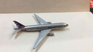 FLS American B777 Diecast Metal Airplane Collection with Stand for Display Miniature Aircraft Vehicle Models Home Shop Office Decoration Table Desktop Decor Collectible Gift Items Novelty Vintage Ornamental Educational Toys Boys Girls Planes Small