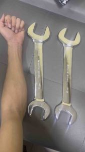 ประแจปากตายคู่หัวไม้กระดานใหญ่ขนาดใหญ่ 46-50 มม. ดอกพลัมบานกระดานเปิดเครื่องมือซ่อมรถยนต์