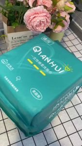 一次性棉柔洗脸巾 (2包约280抽) Disposable Cotton Face Towels #1大包约140抽✨.干湿两用。纸张厚实，不掉棉絮‼️悬挂式抽取超方便，真的太好用了！囤一次✨，🉑以用好久#干湿两用#超实惠好物