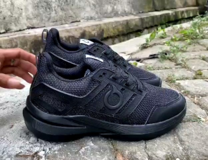 PROMO..!! Sepatu running pria dan wanita Sepatu sneakers terbaru sepatu anak sekolah sepatu lati sepatu johing santai Dll