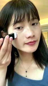 thanh kem nền che khuyết điểm kakaxi.1 đầu kem nền 1 đầu cọ tán