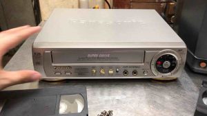 MS2/ Đầu máy băng VHS Panasonic FJ9 có Hifi sử dụng xem tốt hình ảnh rất nét âm hay