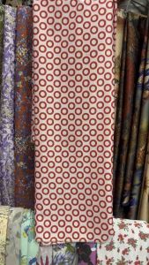 [HCM] Vải lụa satin Hàn quốc họa tiết lạ mắt trẻ trung. Chất cực mịn mát dày đẹp. Khổ vải 12m