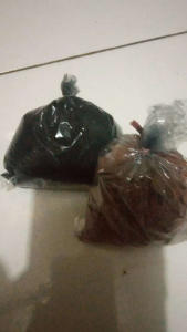 Pewarna Hitam untuk Celana Jeans atau Kain Katun