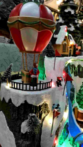 HILLTOP HOT AIR BALOON CHRISTMAS VILLAGE DISPLAY