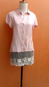 atasan kemeja wanita pink muda pastel AITOO cewek M lengan pendek MEWAH blouse berkerah renda cute kerja kuliah
