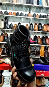 sepatu boot safeti full kulit model simple dan tredy
