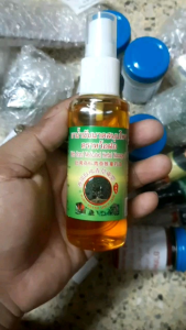 น้ำมันนวดสมุนไพรตราหว้อฝอโพธิ์หยก ขนาดบรรจุ 3 ขวด ขวดละ 50 มิลลิลิตร