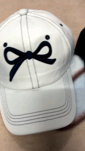 พร้อมส่งจากไทย🇹🇭 หมวกแก๊ปยีนส์ลายปักโบว์ มินิมอลสุดฮิต หมวกเบสบอล