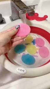 Silicone facial cleansing brush set with five colors (pink purple blue orange green) for gentle skin cleansing. Pembersih wajah pengilang minyak jerawat bintik hitam