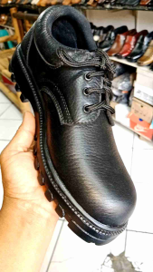 sepatu safeti pria model simple dan tredy full kulit