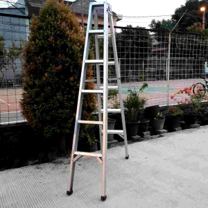 Tangga Lipat 25 Meter Bahan Baja Ringan Bukan Aluminium