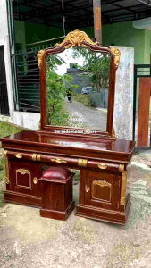 Meja Rias Peluru Jenggot: Desain & Fungsi