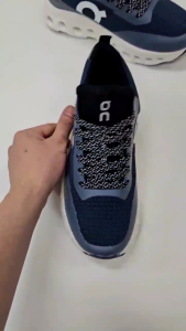 sepatu running pria on cloud size 40-44