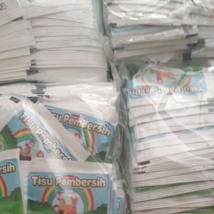 tisu galon RO ataupun isi ulang kemasan galon 19 liter ataupun tisu basah gambar pelangi dengan isi setiap packaging 100 pieces bisa dipergunakan untuk alat pembersih benda-benda lainnya (AL05)