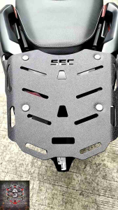 SEC TOP BOX BRACKET ADV 160 MEGATRON