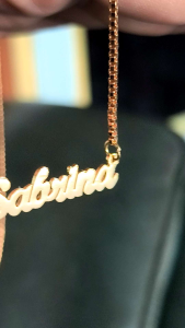 Kalung Titanium Liontin Nama: Desain Unik & Cocok Untuk Acara Formal