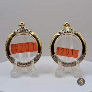 T201 ตลับพระกรอบพระไมครอนทองสูตร เหรียญกลม/กลม ขนาดกรอบ 3.6*3.9 ซม ส่งรูปและขนาดพระทางแชท เป็นสิ่งที่สวย ขนาด 3.2*3.5 ซม