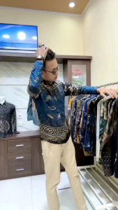 Batik Couple Keluarga dan Kemeja Batik Anak Cowok: Blouse Batik Kemeja Batik Pria Lengan Panjang Warna Biru Coklat