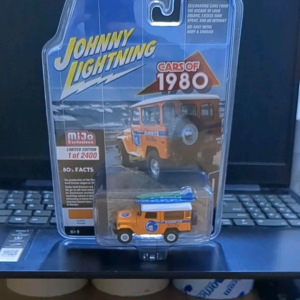 Johnny Lightning 1:64 MiJo Exclusives – 1980 Toyota Land Cruiser Hard Top Off-Road 4×4 with Surfboard –