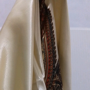 Pre Loved / Thrift / Second / Mantan Scarf Jilbab Hijab Kerudung segiempat bahan satin warna mewah gold marun Lebaran Kondangan