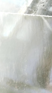 ( khổ tôn cao 1m x 4dem 8dem ) tôn nhựa lấy sáng trắng xanh mờ che nắng mưa...