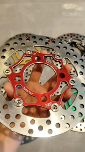 จานดิส Giorno125 รุ่นCBS ขนาด190mm หมุดสแตนเลส100% สีใบจานสดสวย ใช้งานทนทาน ไม่ดิ้น ไม่คด ตรงรุ่น ใบละ 899 บาท