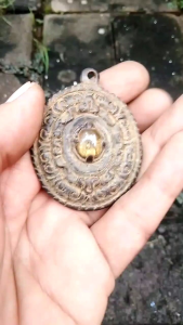 Liontin perunggu kuno batu Cytrin