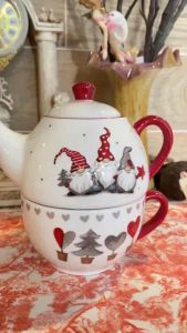 Bộ ấm và tách dùng cho một người hoạ tiết người lùn giáng sinh  đáng yêu  quà tặng-Set of teapots and cups for one person with Christmas elf pattern lovely gift