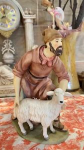 Tượng Grandeur Noel SHEPHARD w/ LAMB Figure OWell Hand Painted