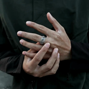 Cincin Elegan Desain Mata Oasis Ukiran Bunga Mawar / Oasis Eye Rose Carving (Adjustable)