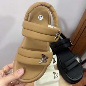 Dép quai hậu quai phồng đế dày 4 phân gắn bướmbạc mẫu mới hót