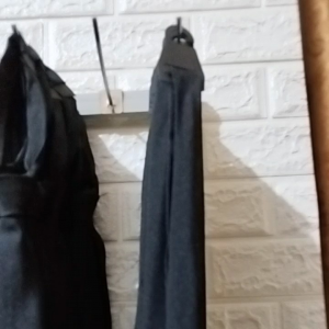 Dasi Manual Wisuda Ospek Hitam Doff Pria Wanita\\n\\n Apa Itu Dasi Manual Wisuda Ospek Hitam Doff?\\n\\nDasi manual wisuda ospek hitam doff pria wanita merupakan salah satu aksesoris yang wajib dimiliki oleh mahasiswa saat menghadiri acara wisuda atau ospek. Dasi ini memiliki warna hitam doff yang cocok untuk digunakan dalam berbagai situasi formal. Dasi ini terbuat dari bahan berkualitas tinggi dan dirancang khusus untuk menambah penampilan Anda menjadi lebih rapi dan elegan.\\n\\n Fungsi dan Manfaat Dasi Manual Wisuda Ospek Hitam Doff\\n\\nFungsi utama dari dasi manual wisuda ospek hitam doff adalah untuk menambah penampilan Anda menjadi lebih rapi dan profesional. Selain itu, dasi ini juga dapat memberikan kesan resmi dan serius saat Anda menghadiri acara wisuda atau ospek. Dengan menggunakan dasi ini, Anda akan terlihat lebih percaya diri dan siap menghadapi tantangan baru sebagai lulusan perguruan tinggi.\\n\\n Perbedaan Dasi Manual Wisuda Ospek Hitam Doff dengan Dasi Formal Lainnya\\n\\nPerbedaan utama antara dasi manual wisuda ospek hitam doff dengan dasi formal lainnya adalah warnanya. Dasi manual wisuda ospek hitam doff memiliki warna hitam doff yang cocok untuk digunakan dalam berbagai situasi formal, sementara dasi formal lainnya mungkin memiliki warna yang beragam. Selain itu, dasi manual wisuda ospek hitam doff dirancang khusus untuk menambah penampilan Anda menjadi lebih rapi dan elegan saat menghadiri acara wisuda atau ospek.\\n\\n Bagaimana Memilih Dasi Manual Wisuda Ospek Hitam Doff yang Tepat?\\n\\nBerikut adalah beberapa tips untuk memilih dasi manual wisuda ospek hitam doff yang tepat:\\n\\n* **Tips Memilih Ukuran Dasi Manual Wisuda Ospek Hitam Doff yang Sesuai:**\\n\\nPertimbangkan ukuran leher Anda saat memilih dasi. Pastikan dasi yang Anda pilih tidak terlalu longgar atau terlalu ketat. Dasi yang pas akan membuat penampilan Anda menjadi lebih rapi dan elegan.\\n\\n* **Cara Menyesuaikan Dasi Manual Wisuda Ospek Hitam Doff dengan Penampilan Anda:**\\n\\nPastikan dasi yang Anda pilih sesuai dengan warna baju dan aksesoris lainnya. Jika Anda ingin tampil lebih elegan, pilih dasi dengan pola yang sederhana dan tidak terlalu ramai.\\n\\n Bagaimana Menggunakan Dasi Manual Wisuda Ospek Hitam Doff dengan Benar?\\n\\nBerikut adalah langkah-langkah memakai dasi manual wisuda ospek hitam doff dengan benar:\\n\\n* **Langkah-langkah Memakai Dasi Manual Wisuda Ospek Hitam Doff dengan Benar:**\\n\\n1. Pasang dasi di leher Anda dengan ujung kanan lebih panjang dari ujung kiri.\\n2. Tarik ujung kanan ke atas dan melewati ujung kiri.\\n3. Lipat ujung kanan dan tarik ke bawah melewati ujung kiri.\\n4. Tarik ujung kanan ke bawah dan masukkan ke dalam lingkaran yang terbentuk.\\n5. Tarik ujung kanan dan kiri untuk menyesuaikan ukuran dasi.\\n\\n* **Tips Mengatur Dasi Manual Wisuda Ospek Hitam Doff agar Tampak Rapi dan Elegan:**\\n\\nPastikan dasi yang Anda pakai tidak terlalu longgar atau terlalu ketat. Jika dasi terlalu longgar, penampilan Anda akan terlihat tidak rapi. Jika dasi terlalu ketat, Anda akan merasa tidak nyaman.\\n\\n Apa Aksesoris Wisuda Pria Wanita yang Cocok dengan Dasi Manual Wisuda Ospek Hitam Doff?\\n\\nBerikut adalah beberapa rekomendasi aksesoris wisuda pria wanita yang cocok dengan dasi manual wisuda ospek hitam doff:\\n\\n* **Rekomendasi Aksesoris Wisuda Pria Wanita untuk Memperindah Penampilan Anda:**\\n\\n1. Topi wisuda.\\n2. Kalung atau gelang.\\n3. Jam tangan.\\n4. Cincin.\\n\\n* **Cara Menyesuaikan Aksesoris Wisuda Pria Wanita dengan Dasi Manual Wisuda Ospek Hitam Doff:**\\n\\nPastikan aksesoris yang Anda pilih sesuai dengan warna dasi dan baju. Jika Anda ingin tampil lebih elegan, pilih aksesoris dengan desain yang sederhana dan tidak terlalu ramai.\\n\\nDengan memilih dasi manual wisuda ospek hitam doff yang tepat dan menggunakan aksesoris yang sesuai, Anda akan terlihat lebih rapi dan profesional saat menghadiri acara wisuda atau ospek. Selamat mencoba!\"