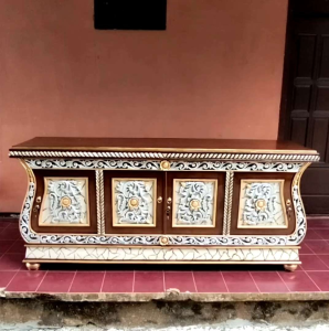 Bufet ukir biola kayu jati