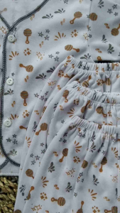Setelan Baju Bayi Lengan Pendek 0-3 Bulan Isi 3 Setel Putih Full Print
