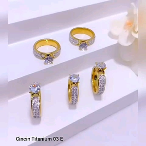 Cincin Titanium Mata Satu Permata Zircon Mewah Lapis Emas Xpid8
